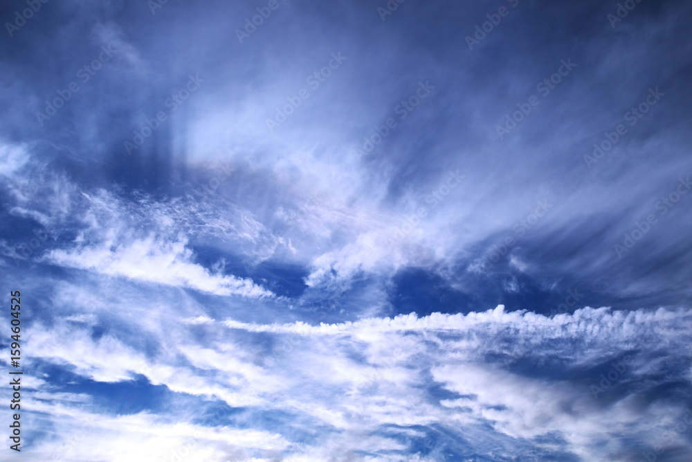 Obraz premium 美しく躍動する白い雲