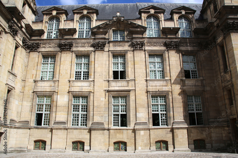 Fototapeta premium Façade d'un Hôtel particulier à Paris dans le Marais