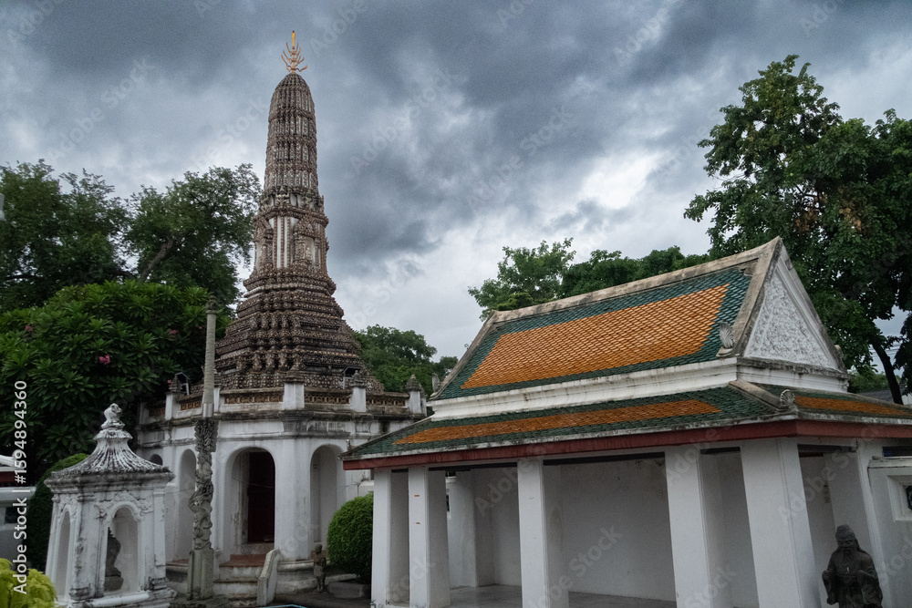 Fototapeta premium Dramatic Sky Over Ancient Thai Temple