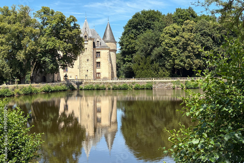 Château de Nieul en Haute-Vienne,nieul, chateau, haute-vienne, architecture, chateaux, paysage, parc, eau, patrimoine, bâtiment, lac, europe, vieux, ciel, ville, voyage, tour, reflet, lac, repère, 