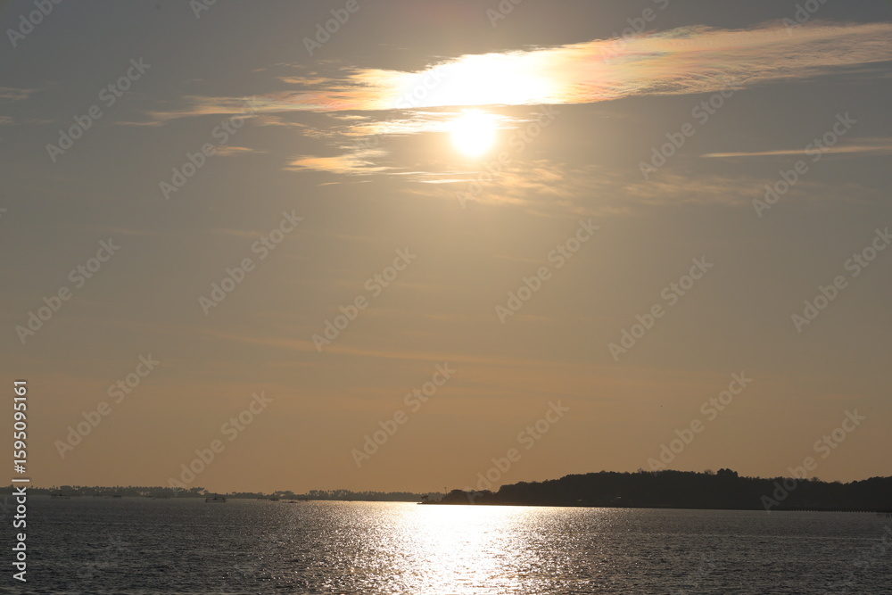 Obraz premium The twilight sky with the sun almost disappearing