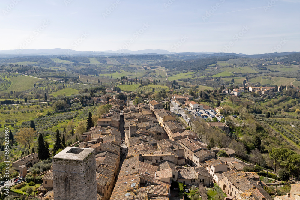 Obraz premium Panoramic view of San Gimignano from the Torre Grossa tower, Italy.
