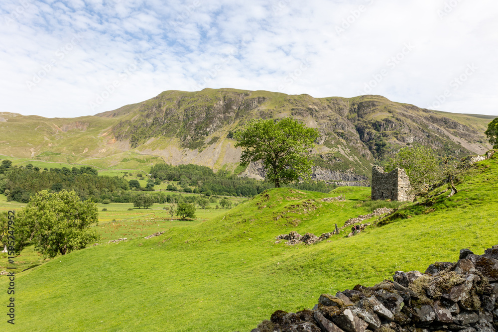 Fototapeta premium Lake District landscape on a summer day with hills, mountains, walking paths