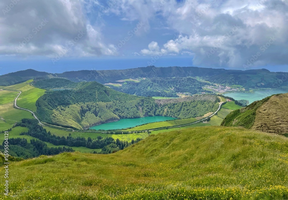 Obraz premium Panoramic View of Volcanic Lakes and Green Landscape, São Miguel, Azores, Portugal
