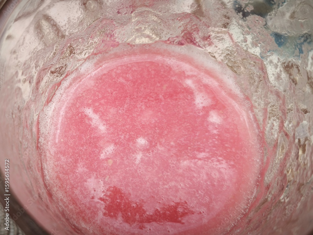 Fototapeta premium Look delicious of guava juice on glass