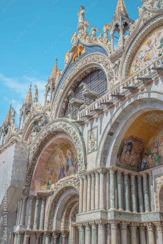 Naklejka premium Espectacular fotografía de la Basílica de San Marcos en la ciudad de Venecia, Italia.