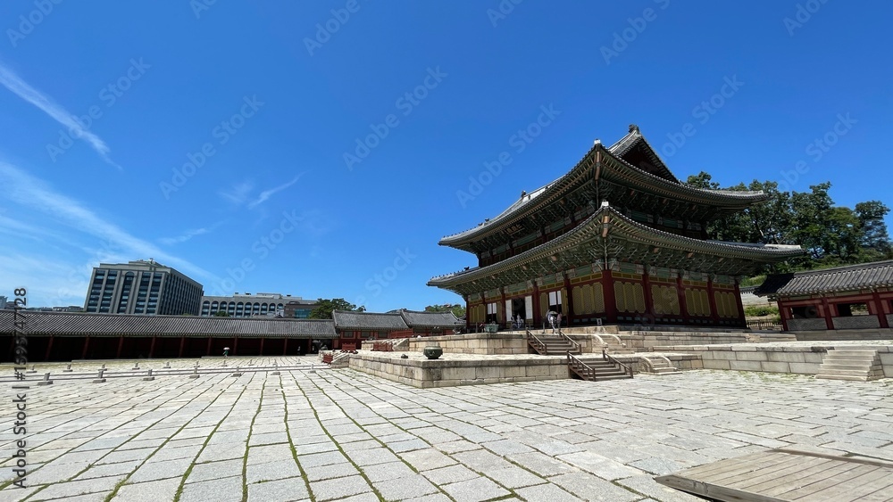 Fototapeta premium 창덕궁 인정전, 서울, 대한민국 - 2025년 7월 12일 촬영 Injeongjeon Hall of Changdeokgung Palace, Seoul, Republic of Korea - pictured 12 July 2025