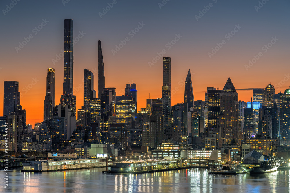 Obraz premium The supertall skyscrapers at Billionaires Row in Manhattan, New York City, before sunrise
