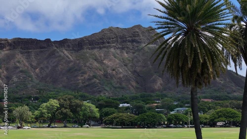 Diamond Head behind Kapiolani park