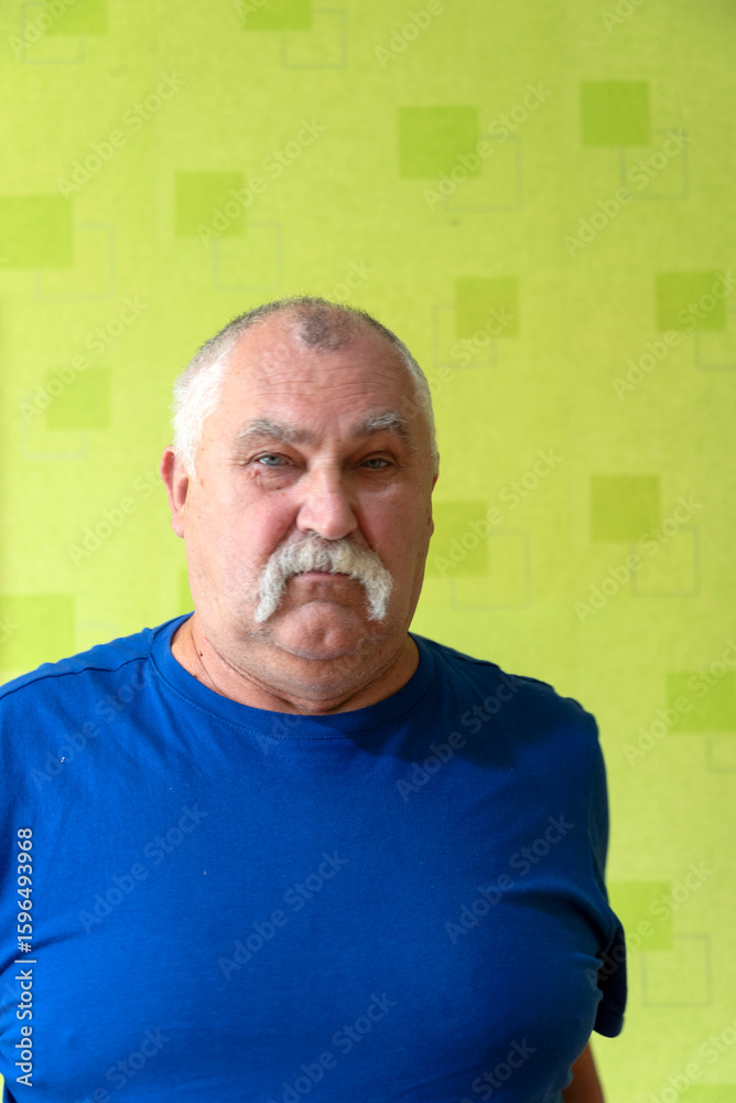 Obraz premium A man poses against a wall, making various grimaces