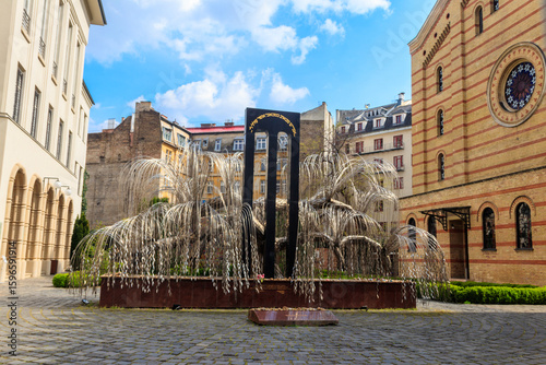 Canvas Print Tree of Life - a monument to the victims of Holocaust in the Dohany Street Synag