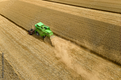combine harvester harvestin...