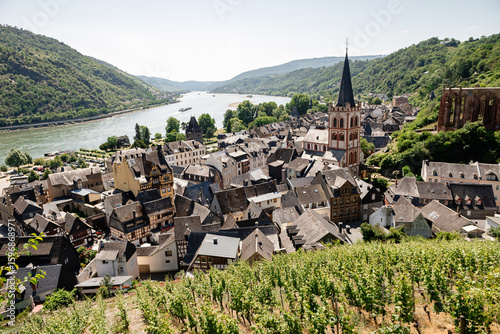 Photos View from the vineyards of the historic Old Town with its half-timbered houses