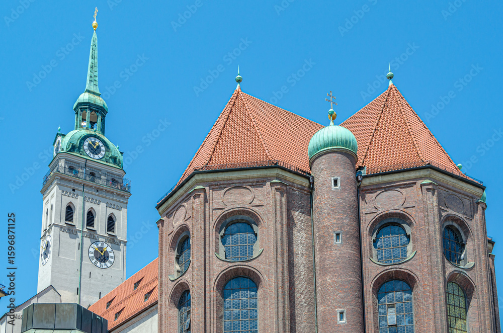 Fototapeta premium View of St. Peter's Church in Munich, Germany