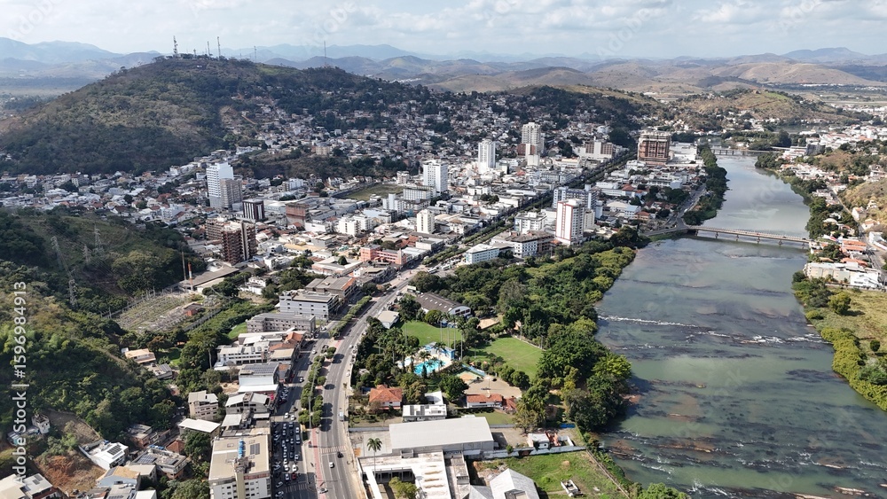 Naklejka premium Itaperuna-RJ; Itaperuna; Interior RJ; BR 356; Av. Cardoso Moreira; Rio Muriaé; Centro de Itaperuna; Ponte Itaperuna RJ; Drone Itaperuna RJ; Concha acústica Itaperuna RJ.