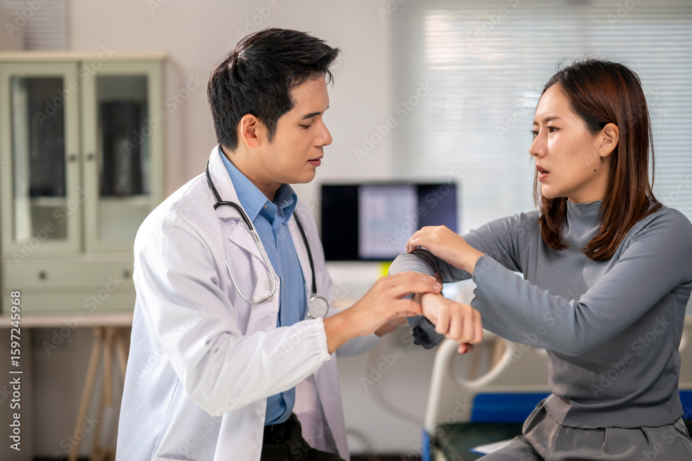 Fototapeta premium doctor is helping a woman with her arm