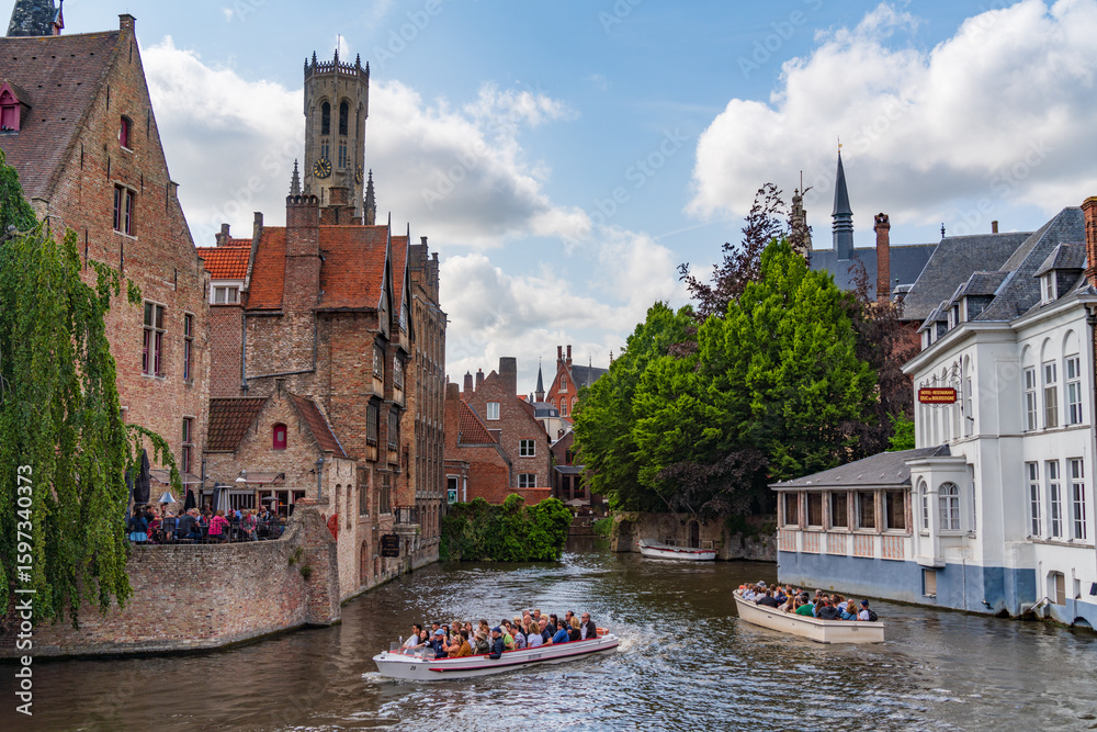 Fototapeta premium Rozenhoedkaai, Rosary Quay, the most famous part of canal in Bruges, Belgium