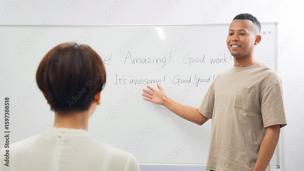 Fototapeta premium 英語をレッスンする黒人男性教師