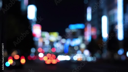 夜の繁華街のボケた背景素材