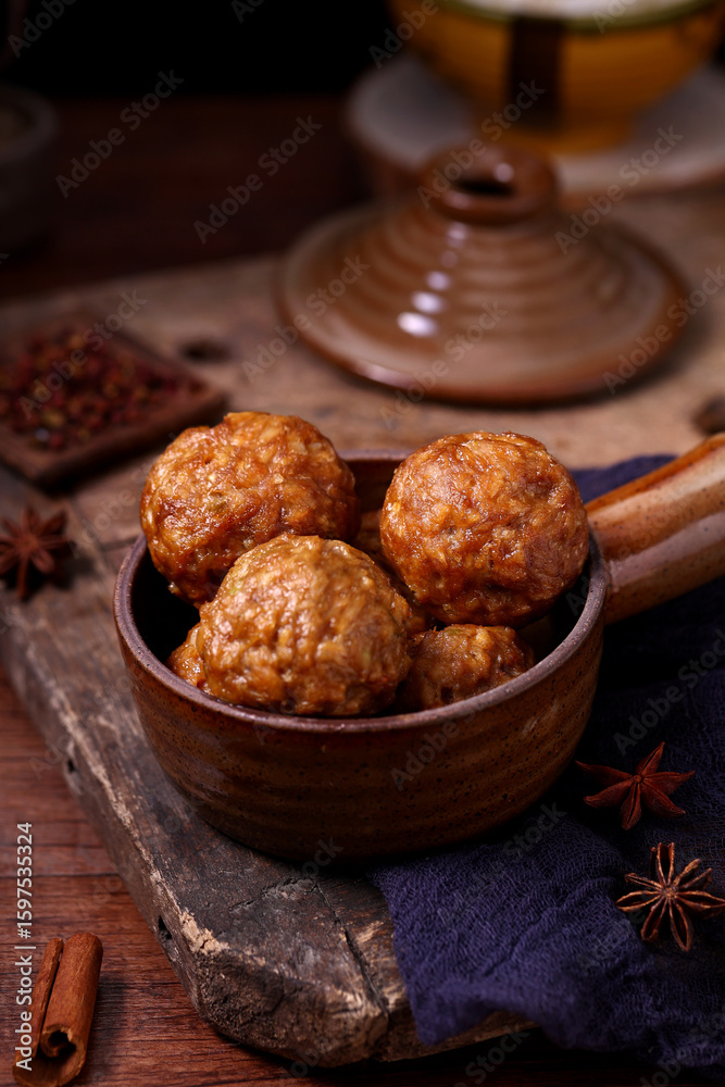 Fototapeta premium Braised pork meatballs, meatballs mixed with various ingredients, also called lion's head or shizitou