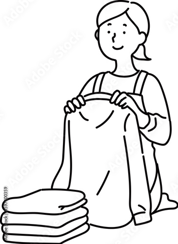 洗濯物をたたむお母さん_線画