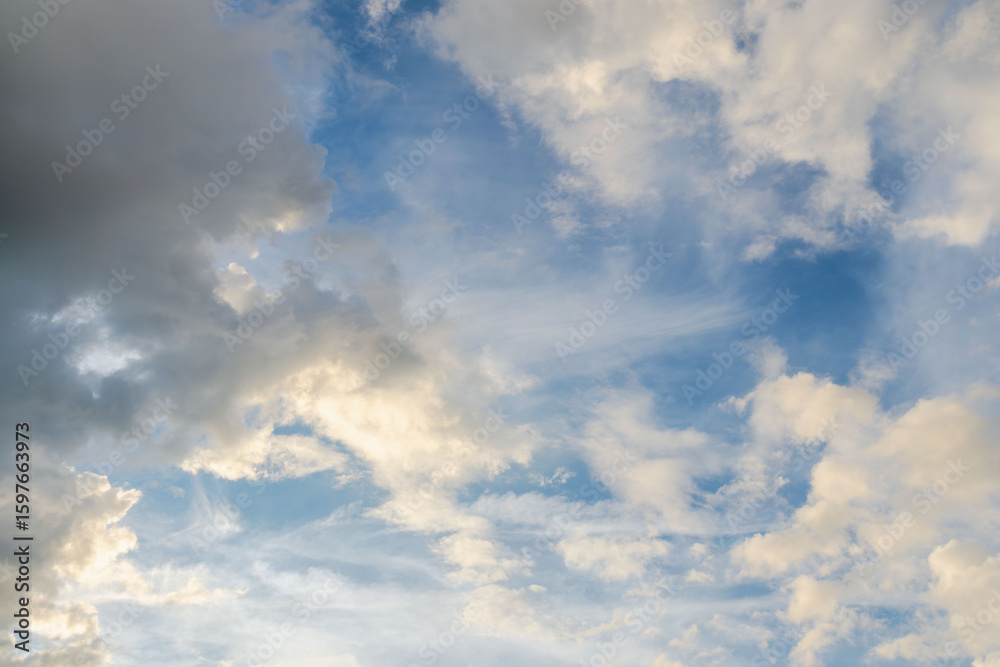 Fototapeta premium 夏の空 夕暮れの時の空と雲06