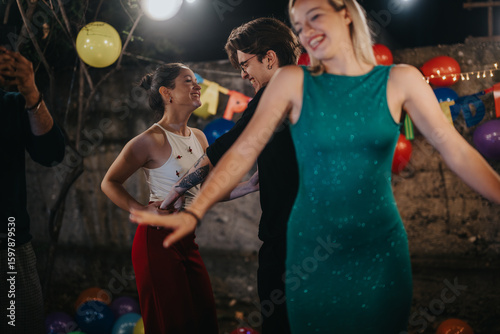 Quadro em tela A group of friends enjoying a vibrant outdoor celebration with balloons and decorations, sharing joyful moments and dancing while celebrating together