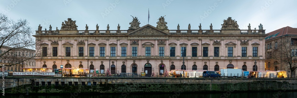 Naklejka premium Pink Castle in Berlin