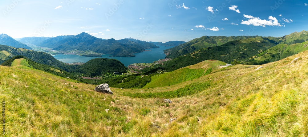 Naklejka premium Panorama of Lake Como from above, photographed at Alpe Motta, Peglio, with a view of the mountains and lakeside villages.