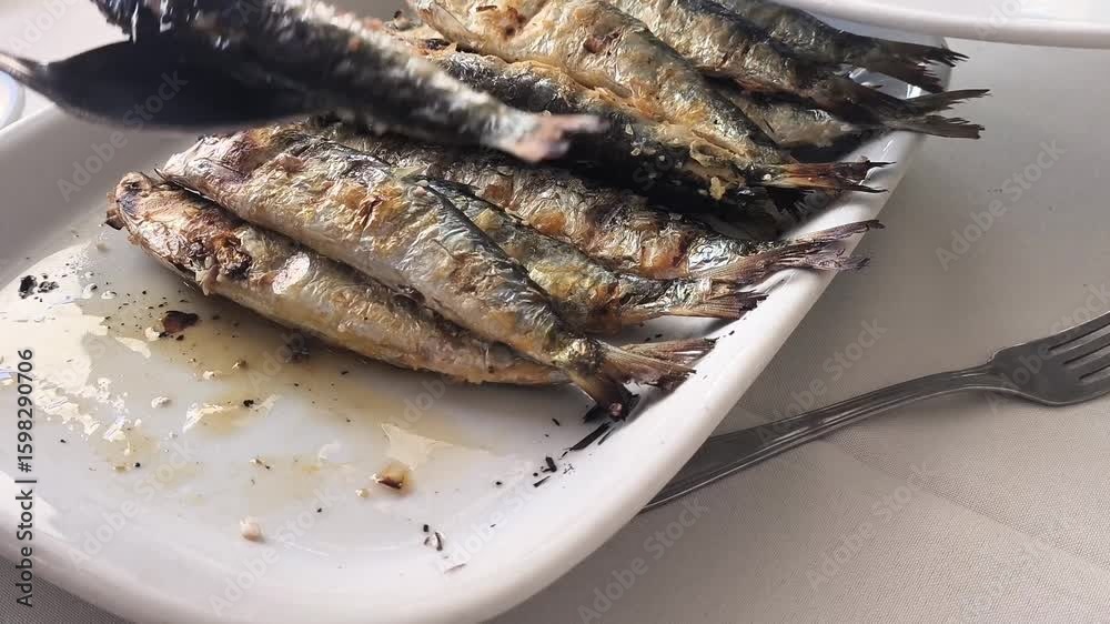 Servir sardina asada o pescado fresco