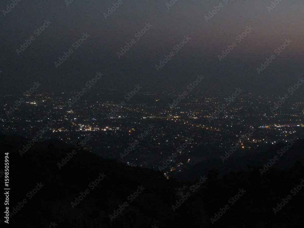 Obraz premium Night View of Islamabad from Trail 3 Top