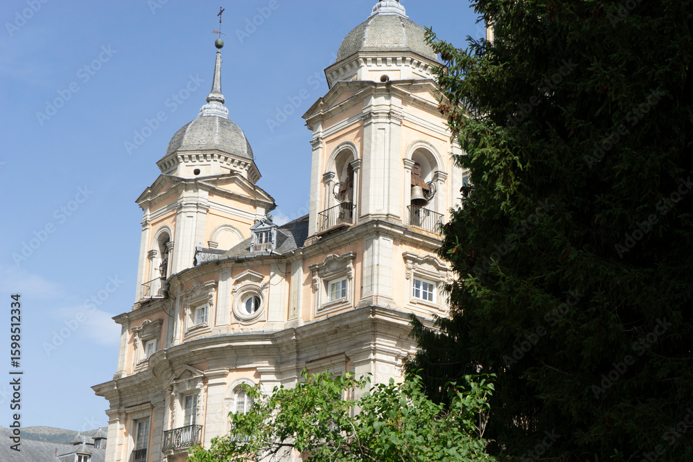 Fototapeta premium Historic architecture of Jardines del Palacio Real de la Granja in Spain under a clear blue sky