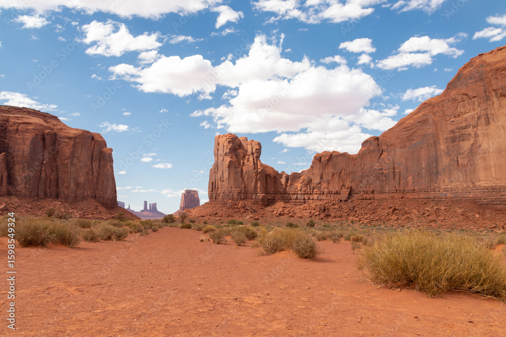 Fototapeta premium Panoramic view of Monument Valley, Arizona