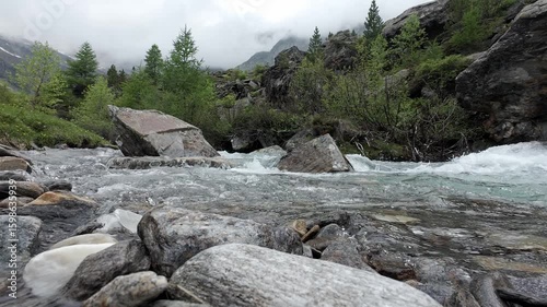 Wildbach bei Lazins in der Texelgruppe in den Bergen Südtirol Italien Var. 9