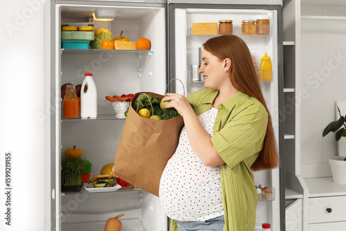 Young pregnant woman with b...