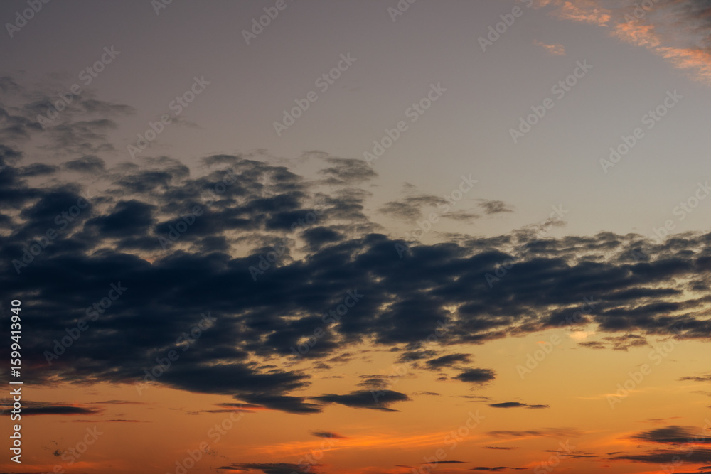 Obraz premium Colorful Sunset Sky with Dramatic Clouds