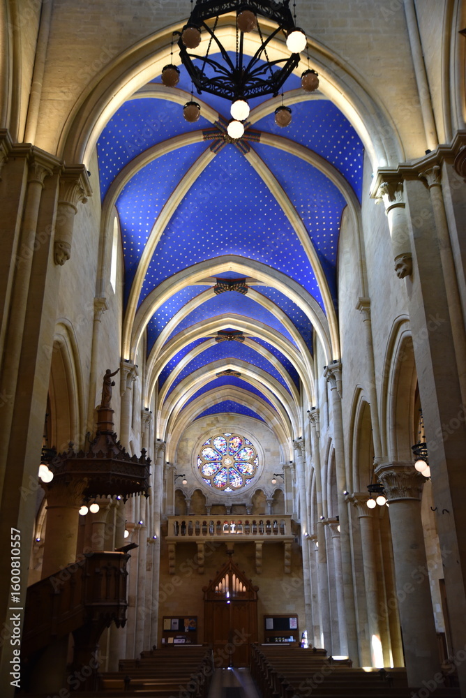 Fototapeta premium Nef de la collégiale Notre-Dame de Neuchâtel. Suisse 