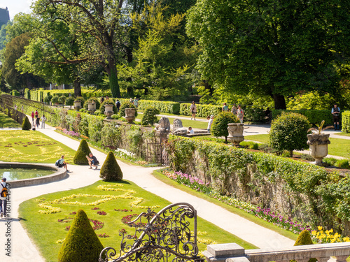 Fototapeta Naklejka Na Ścianę i Meble -  garden in the park
