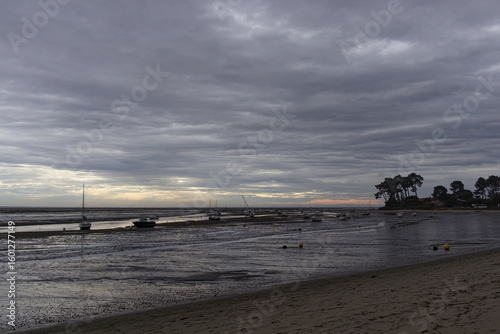 ciel menaçant sur la baie du cap ferret