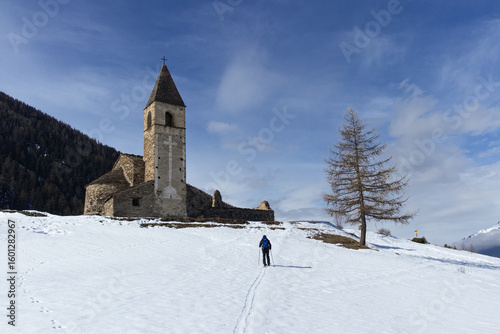 Eglise dans la vallé de la Maurienne en hiver