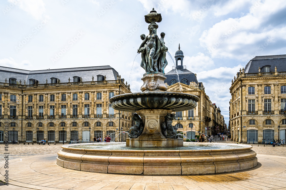 Fototapeta premium Fontaine des Trois Graces, Place de la Bourse, Bordeaux, Gironde, Nouvelle-Aquitaine, France, Europe