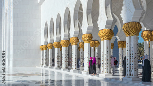 Obraz na plátně Sheikh Zayed Grand Mosque timelapse in Abu Dhabi, the capital city of United Ara