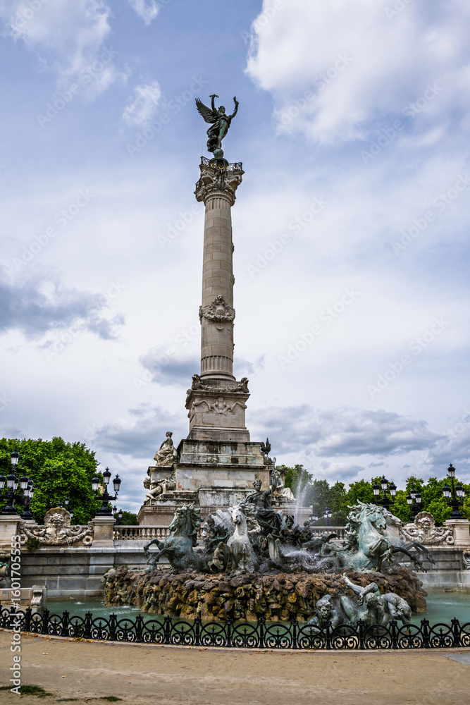 Fototapeta premium Fontaine du Char du Triomphe de la Concorde, Place des Quinconces, Bordeaux, Gironde, Nouvelle-Aquitaine, France, Europe
