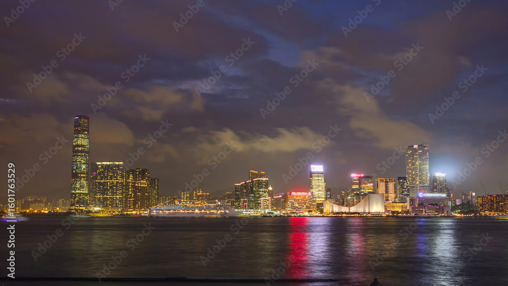 Naklejka premium Skyline panorama timelapse day to night with International Commerce Centre in West Kowloon, Hong Kong.