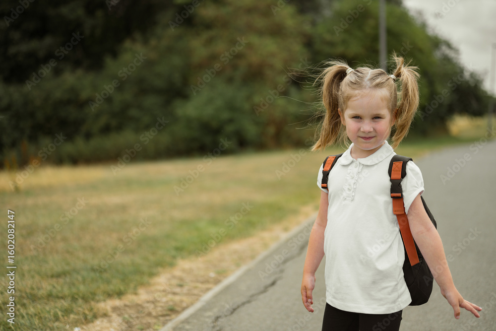 Fototapeta premium Little 5 years girl with backpack going to school, copy space