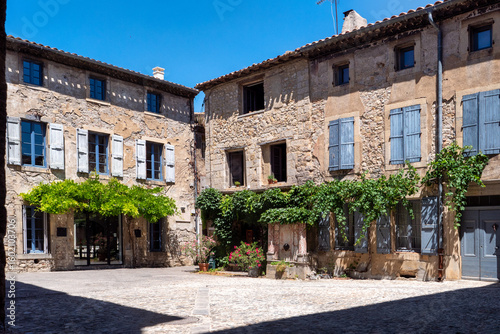 Fototapeta Naklejka Na Ścianę i Meble -  small square in the village of Lagrave in the south of France.