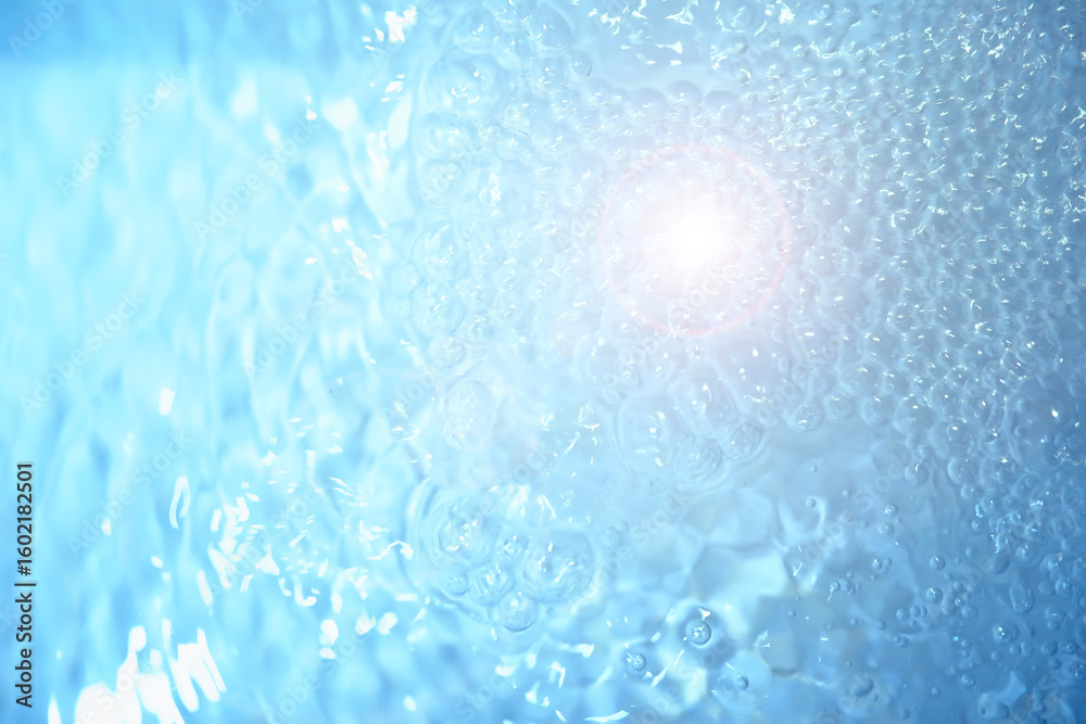Obraz premium Bubbles and seething water in the light of sunlight.Blue water texture.