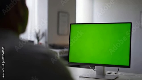 4K Computer Monitor with Green Screen Mockup – Chroma Key Desktop Display for Video Editing and Motion Graphics