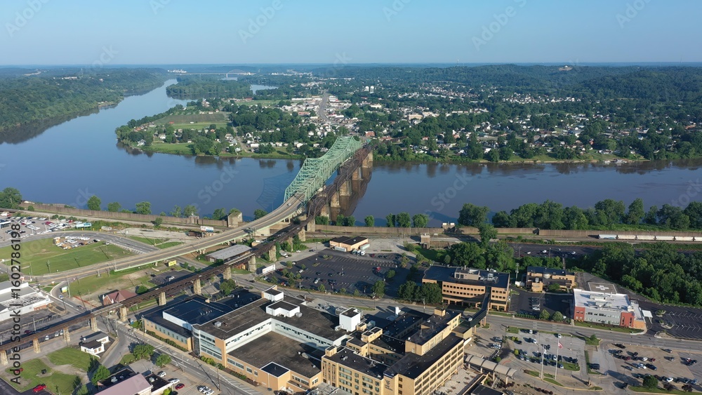 Naklejka premium Experience the breathtaking aerial panorama of Parkersburg, West Virginia, featuring the vibrant downtown area alongside the Ohio and Little Kanawha rivers.