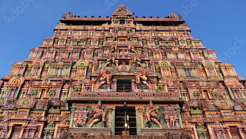 Schilderij op canvas The closeup of a gateway tower full of colorful carvings at Nataraja Temple, Chi